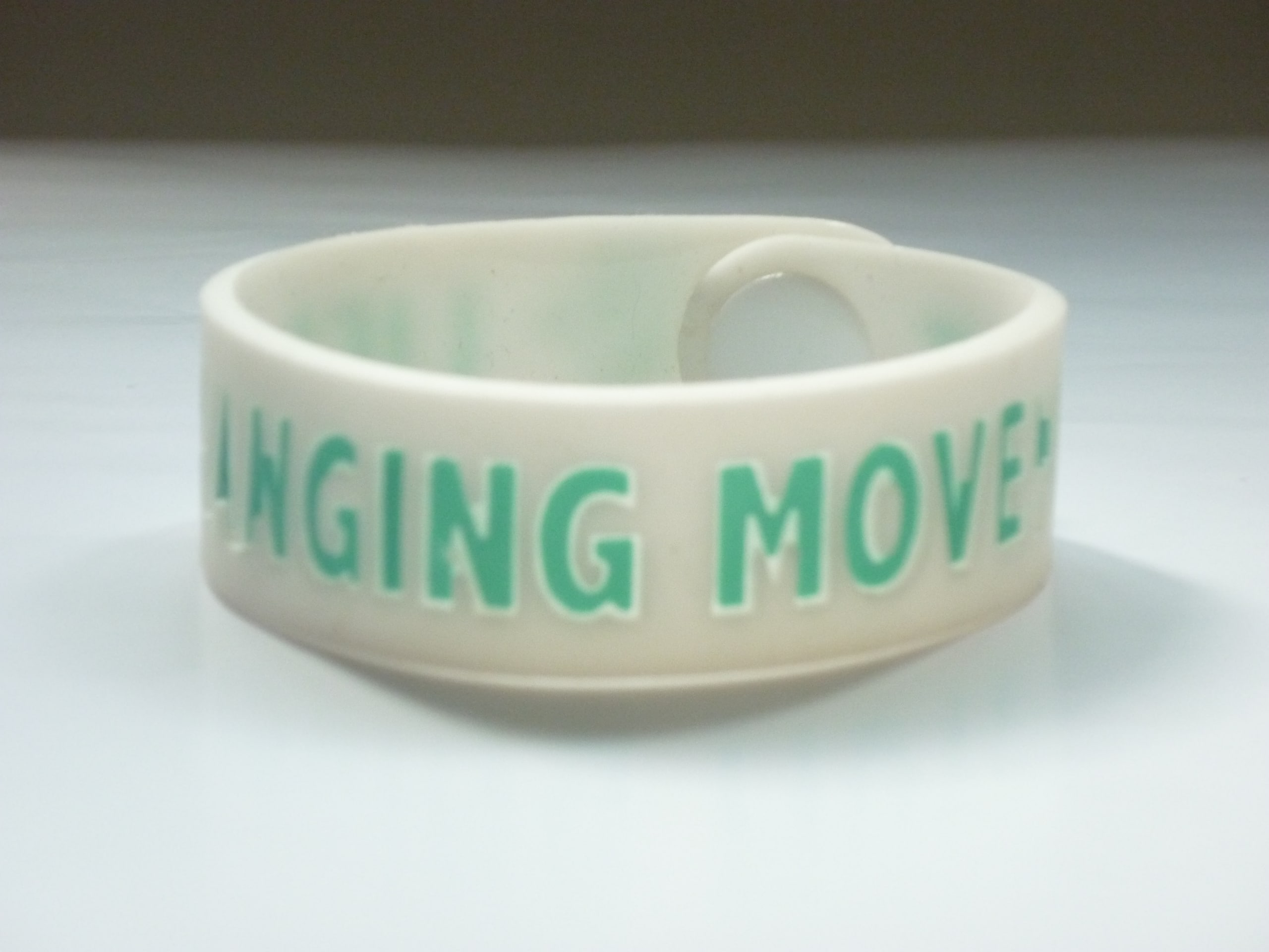 Kancing Emboss Custom Gelang Karet Kancing Motif Emboss | Istana Rubber